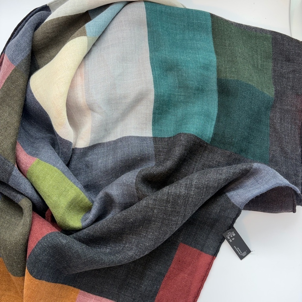 Akris Multicolor Patterned Cashmere Silk Blend Scarf. Large and Light Weight - Picture 7 of 10